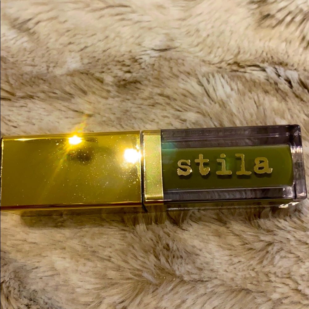 Stila Liquid Eyeshadow in Enchanted Earth.